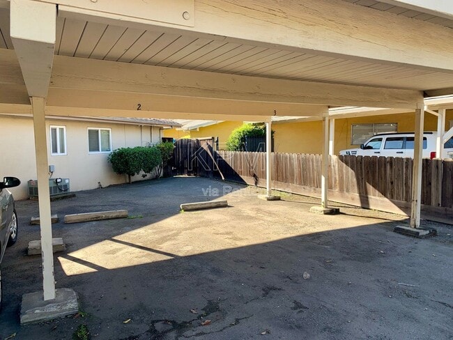 Building Photo - 7714 Brentwood Dr