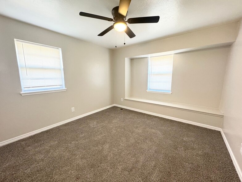 Building Photo - 1321 Beechwood Dr