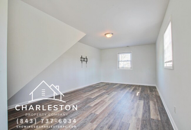 Building Photo - 605 Michigan Ct