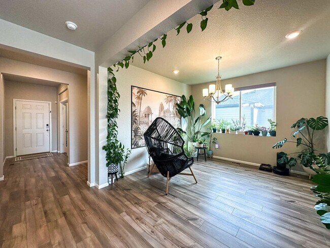 Building Photo - Almost Brand New Meadowlark 4bd 3.5ba home