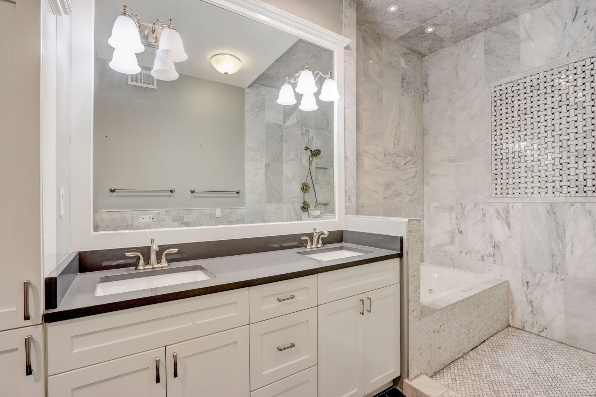 Building Photo - 20 W Ontario St