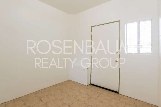 Building Photo - 2454 N Treat Ave