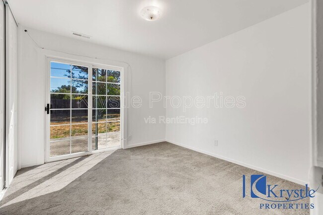 Building Photo - 1038 Thelma Ave