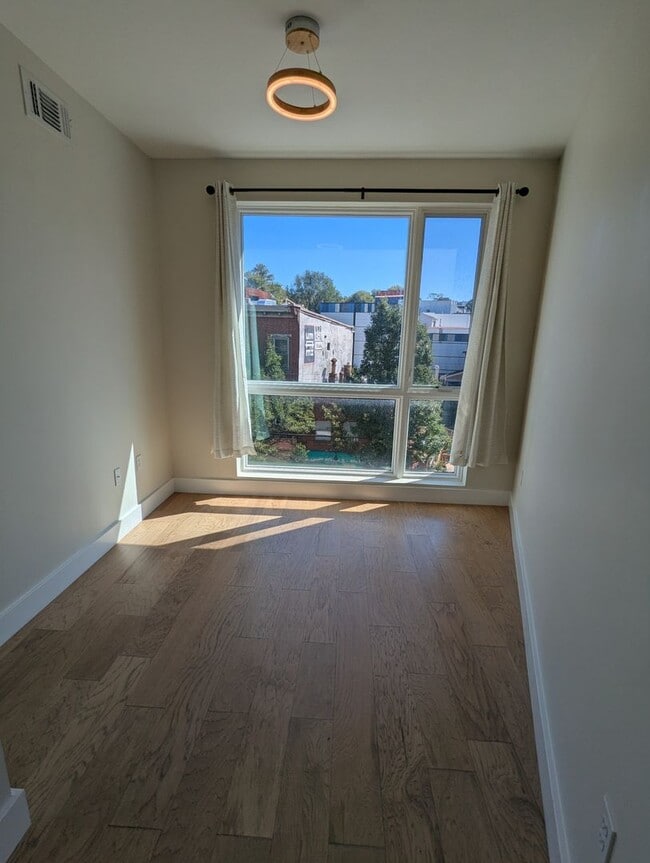 Building Photo - 2 Bedroom 2 Bathroom Condo at the Lawrence...