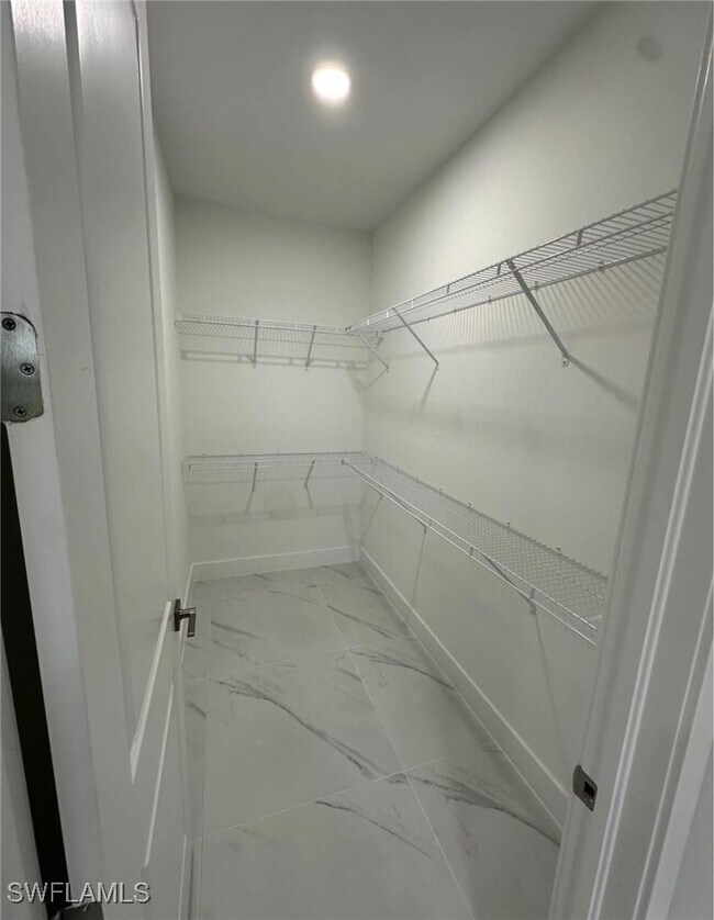 Building Photo - 2914 24th St SW