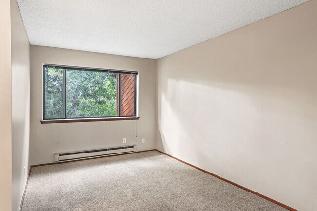 Building Photo - 2633 Juniper Ave