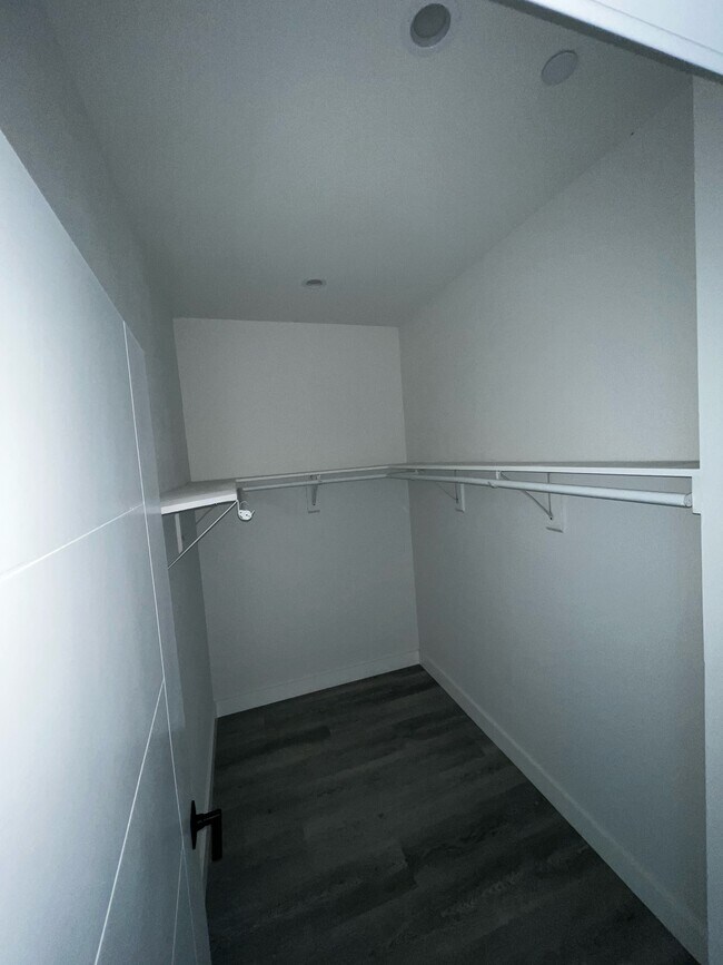 Building Photo - 4704 Venice Blvd