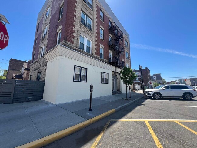 Building Photo - 7222 Broadway