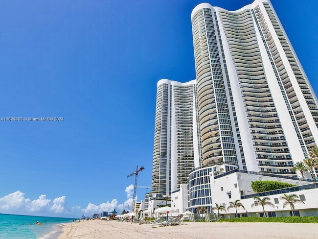 Building Photo - 15901 Collins Ave