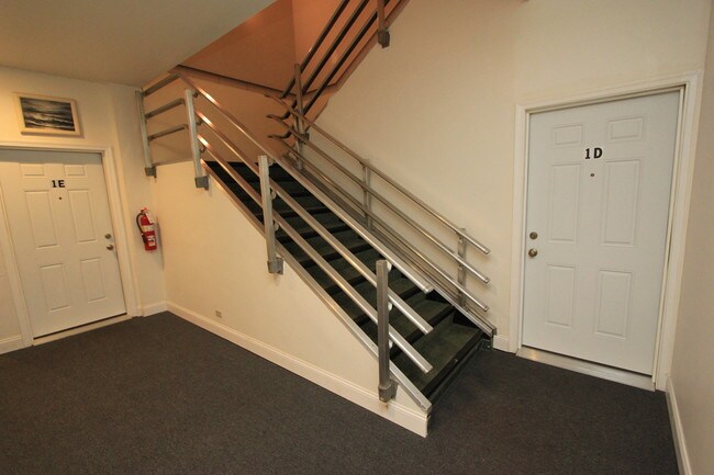 Building Photo - 32 W Market St