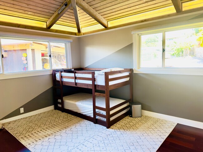 Building Photo - 904 Kupulau Dr