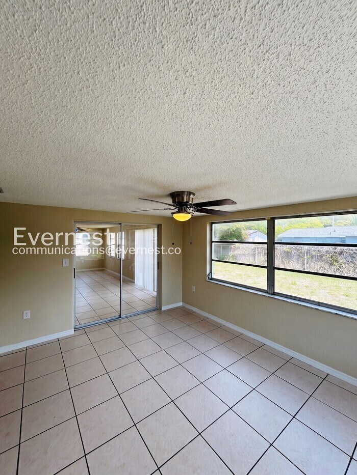 Building Photo - 9130 Chatam Ln