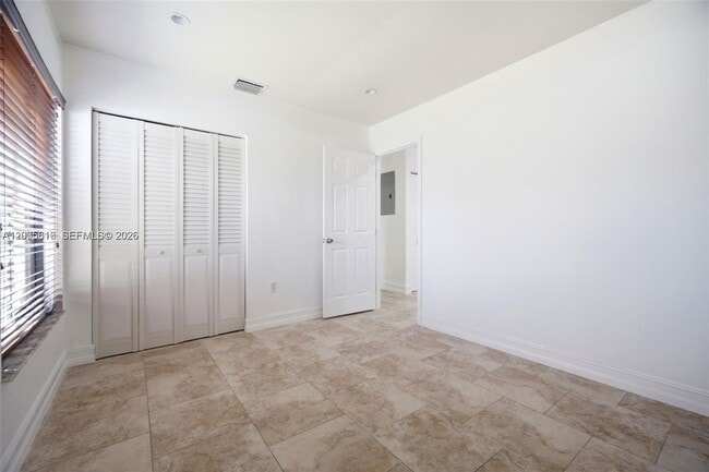 Building Photo - 561 SW 87th Ct