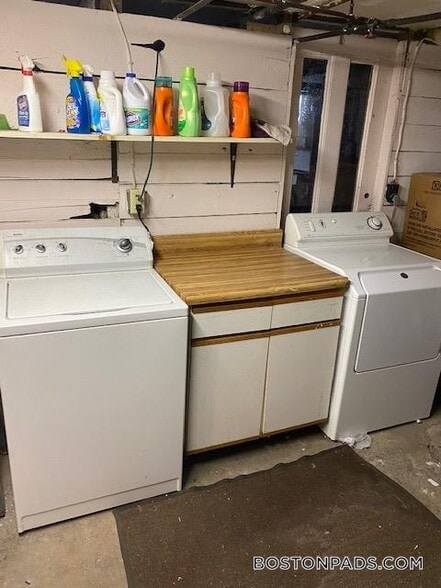 Building Photo - 139 Antrim St