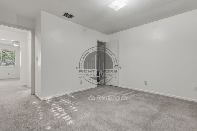 Building Photo - 713 Pointe Ct