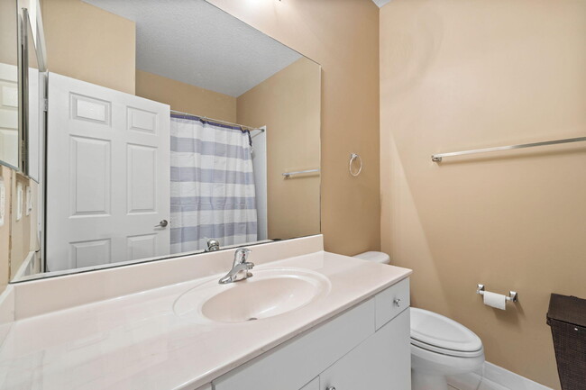 Building Photo - 2557 Stockbridge Square SW
