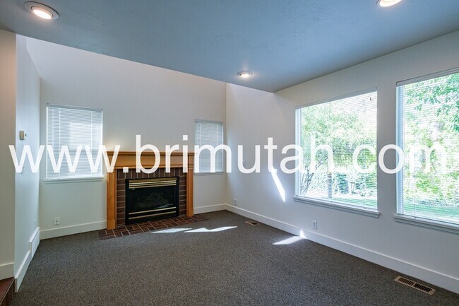 Building Photo - 1147 E Garfield Ave