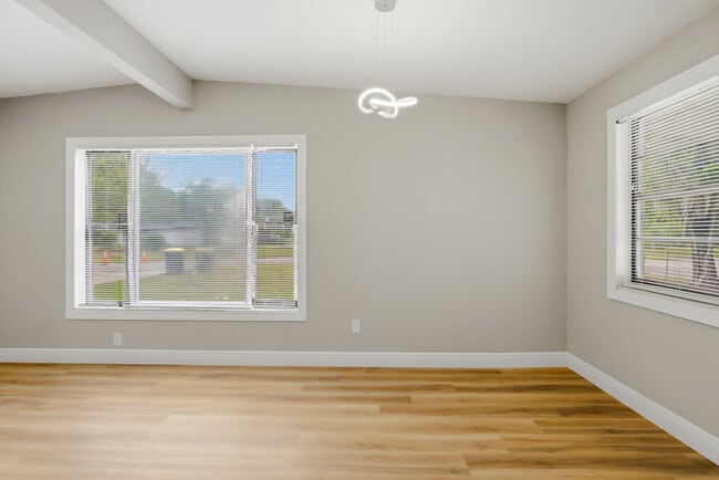 Building Photo - 937 La Marche Dr