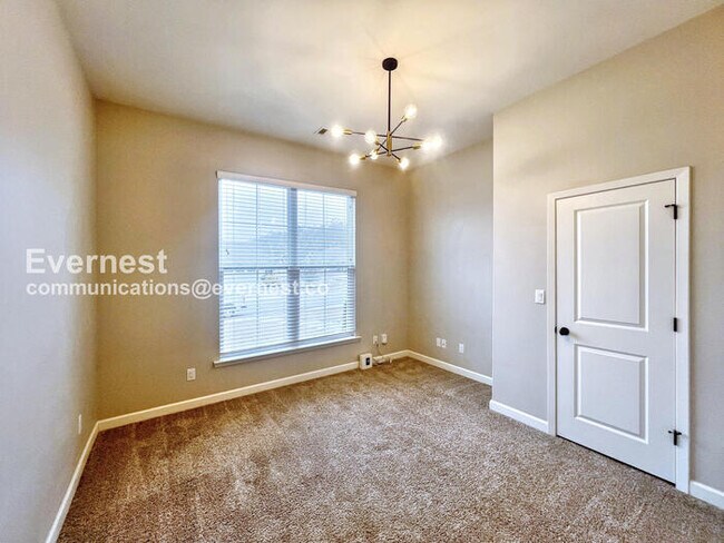 Building Photo - 613 Creekside Cove