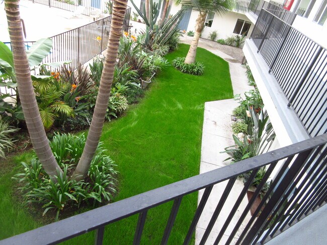 Building Photo - 2611 E Broadway