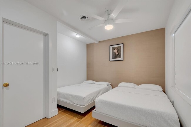 Building Photo - 301 SW 30th Ct