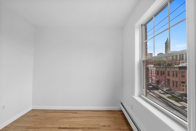 Building Photo - 282 St Pauls Ave