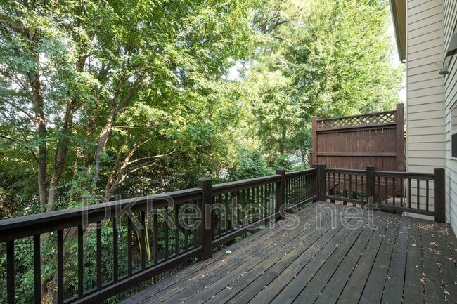 Building Photo - 921 Hickory Leaf Ct SE
