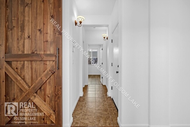 Building Photo - Spacious 4 bedroom 3 bath home in Anatolia