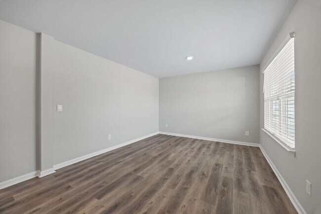 Building Photo - 4500 Sandstone Dr