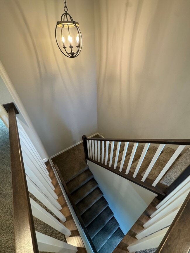 Building Photo - Stunning home in desirable Eagle River neighborhood