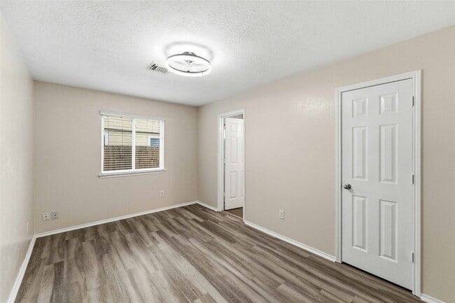 Building Photo - 11015 Shumard Oak Ct