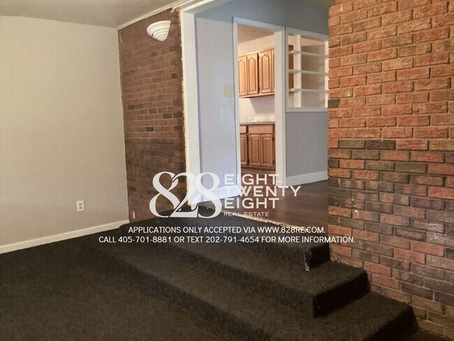 Building Photo - *AVAILABLE NOW* SPACIOUS 3 BED/1.5 BATH SINGLE FAMILY HOME IN MWC!