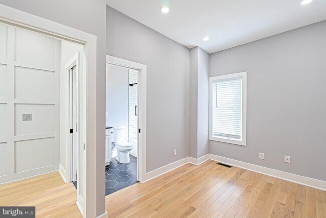 Building Photo - 1219 Wylie St NE