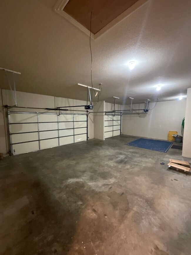 Building Photo - Spacious 4 Bedroom 2 bathroom House in Bella Vista READY FOR RENT *LIMITED OFFER