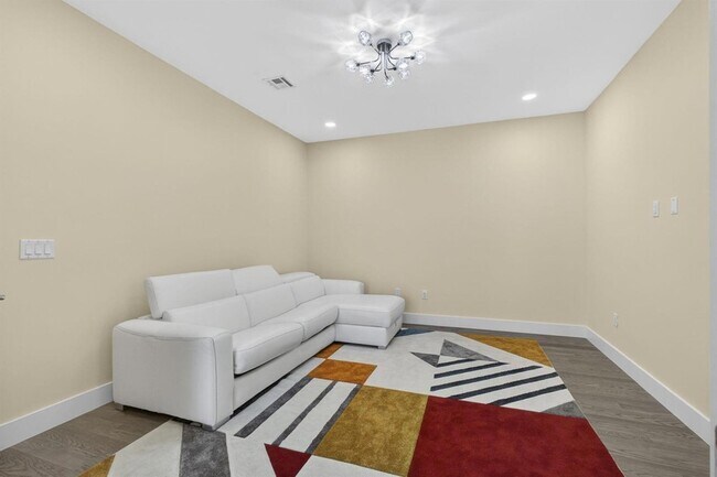 Building Photo - 1724 Annandale Cir
