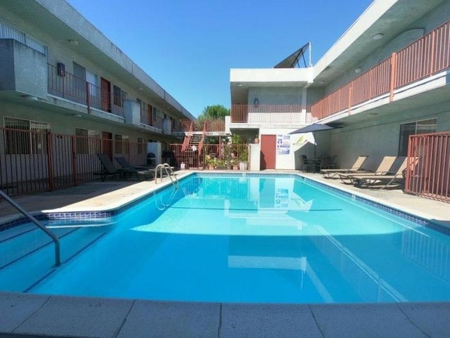 Building Photo - 1 bedroom in Sherman Oaks CA 91411