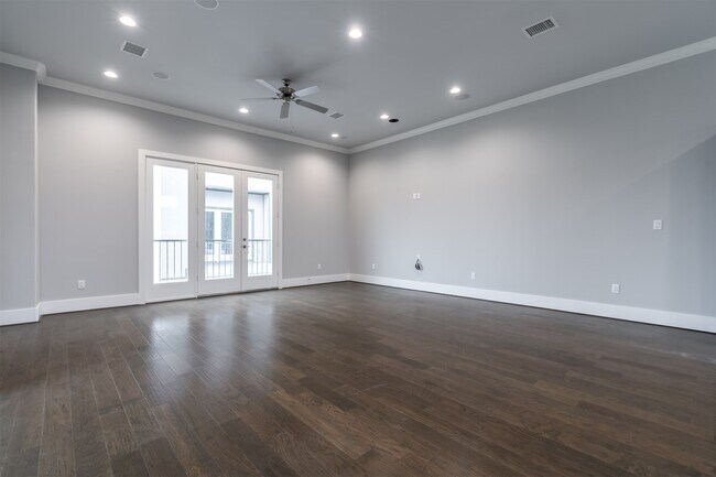 Building Photo - 1553 W 22nd St