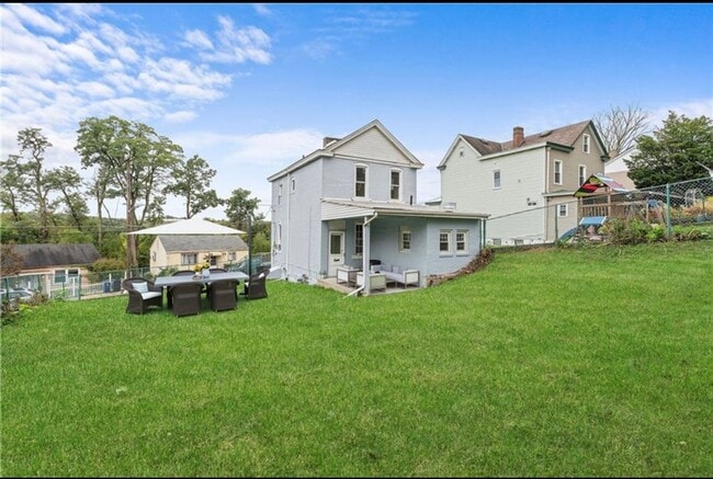 Building Photo - 2935 Devlin St