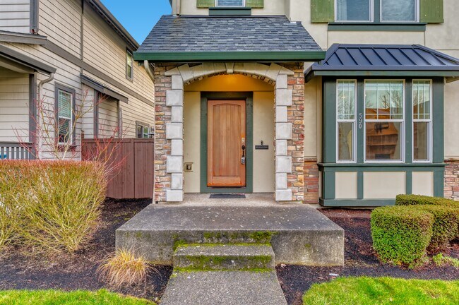 Building Photo - 590 SW 199th Ave