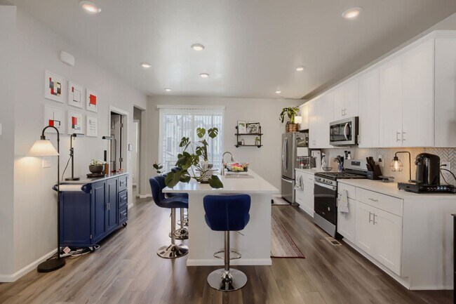 Building Photo - Spacious 3-Bedroom Home with Modern Finishes in North Broomfield