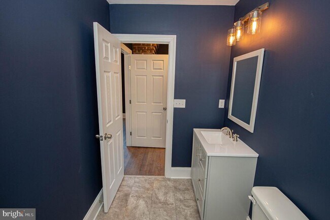 Building Photo - 106 Colonial Ct