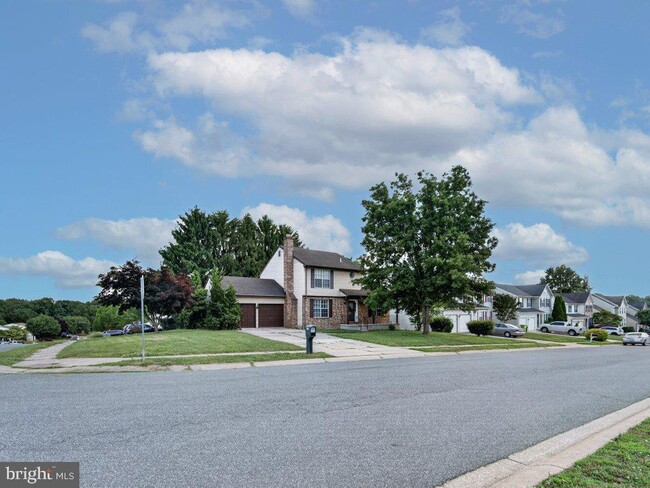 Building Photo - 801 High Plain Dr