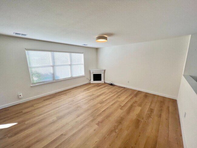 Building Photo - Beautiful 4BD and 2.5BA home in South Aust...