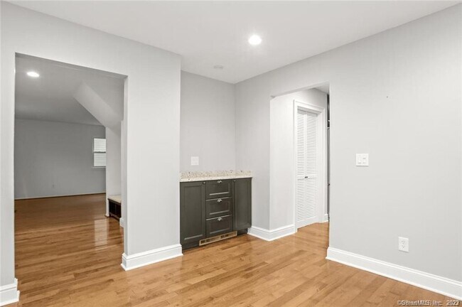 Building Photo - 10 Harvann Rd
