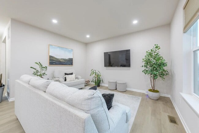 Building Photo - Beautifully updated lakeville 4 bedroom available for lease!