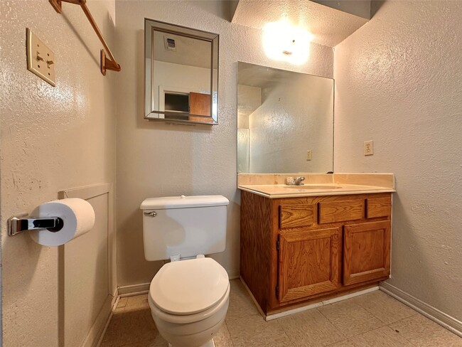 Building Photo - 1822 Willow Bend Dr