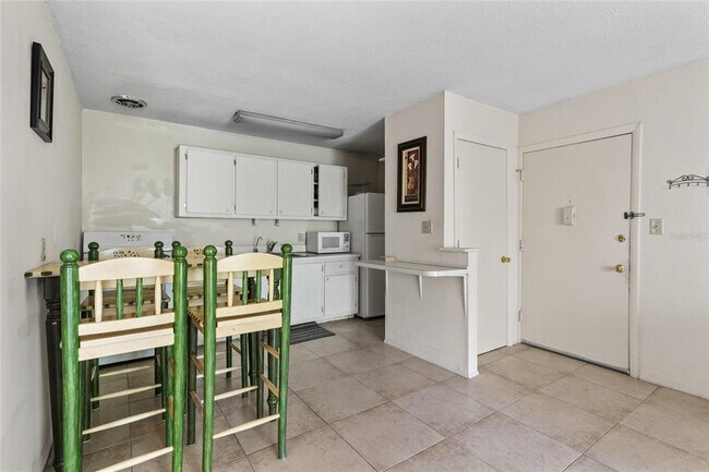 Building Photo - 1700 SW 16th Ct