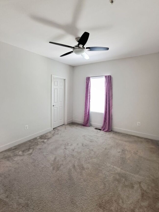 Building Photo - Amazing 3 Level Corner Lot Home in Waldorf...