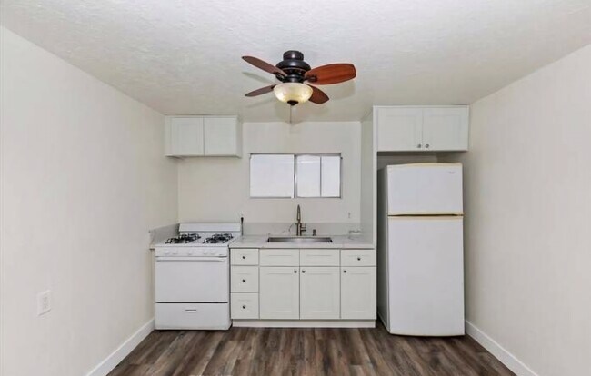 Kitchen - 4508 Edgewood Pl