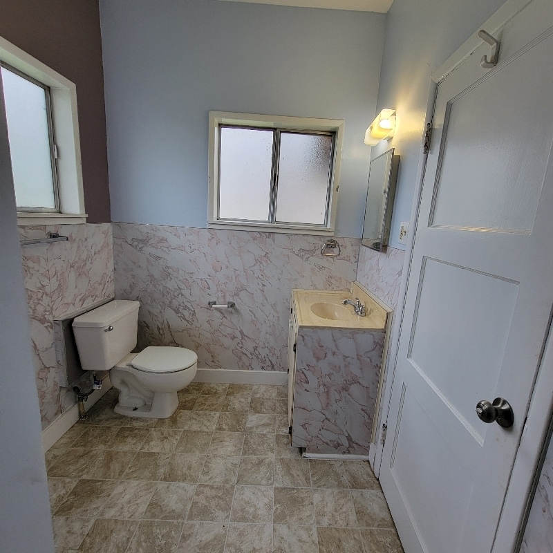 Building Photo - 319 SE Rose St